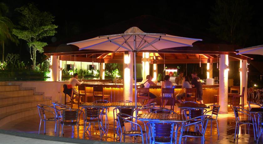 The Warwick Fiji Ξενοδοχείο Korolevu  Εξωτερικό φωτογραφία The bar at the pool