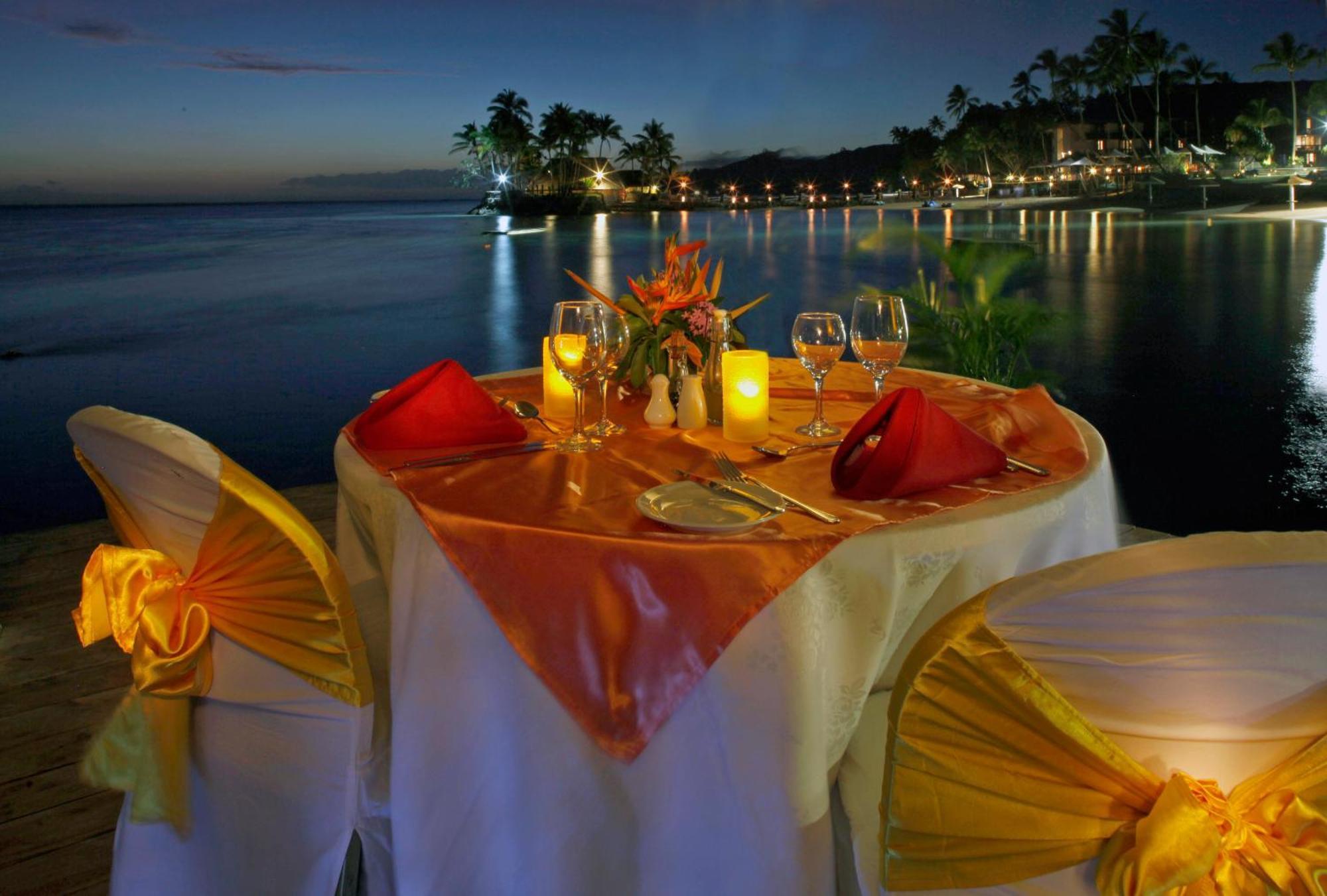 The Warwick Fiji Ξενοδοχείο Korolevu  Εξωτερικό φωτογραφία A table set for dinner