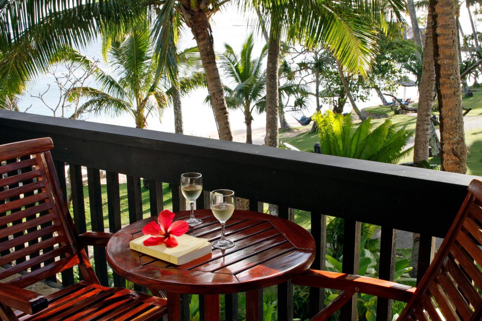 The Warwick Fiji Ξενοδοχείο Korolevu  Εξωτερικό φωτογραφία A balcony at the resort