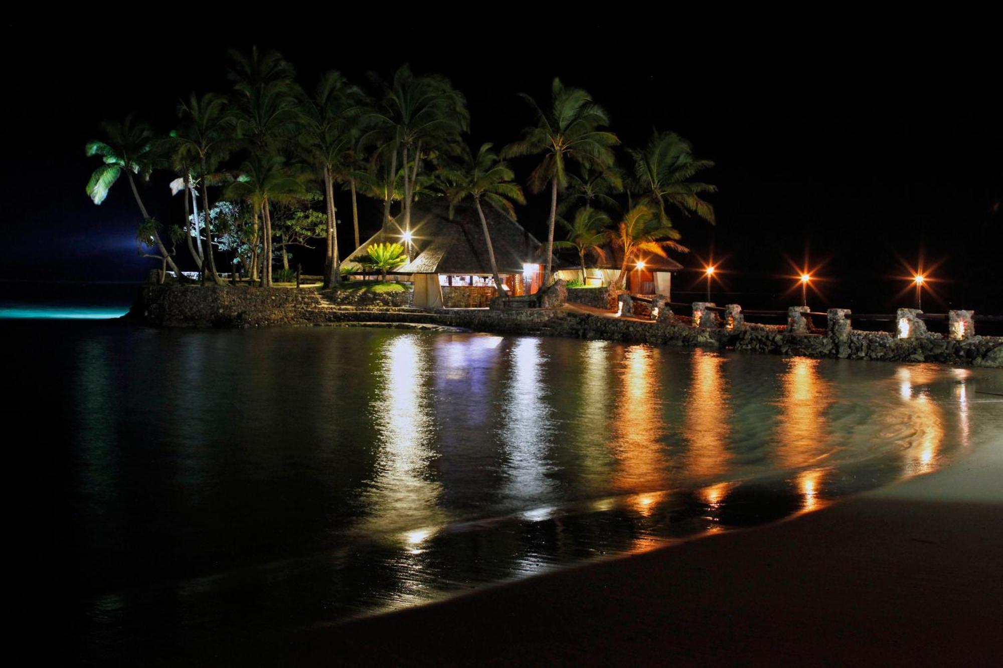 The Warwick Fiji Ξενοδοχείο Korolevu  Εξωτερικό φωτογραφία Night view of the beach