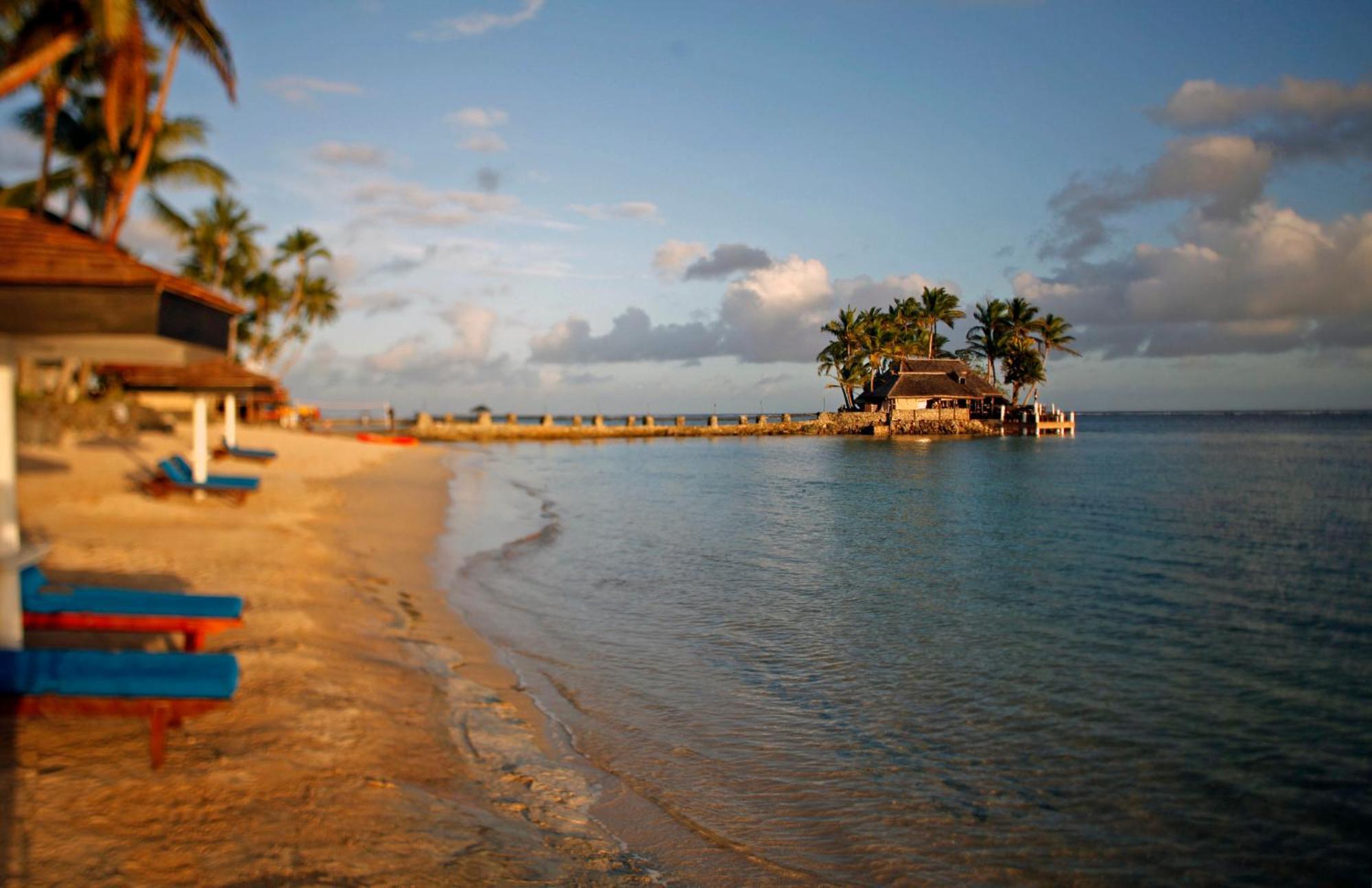 The Warwick Fiji Ξενοδοχείο Korolevu  Εξωτερικό φωτογραφία Sunset at the beach