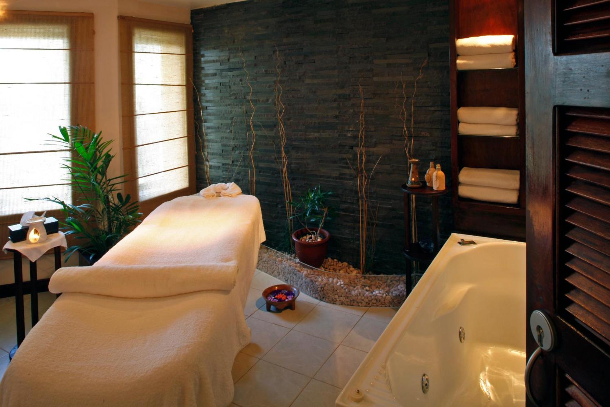 The Warwick Fiji Ξενοδοχείο Korolevu  Εξωτερικό φωτογραφία A spa treatment room