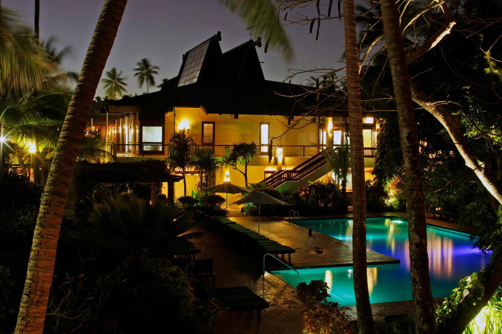 The Warwick Fiji Ξενοδοχείο Korolevu  Εξωτερικό φωτογραφία The house at night