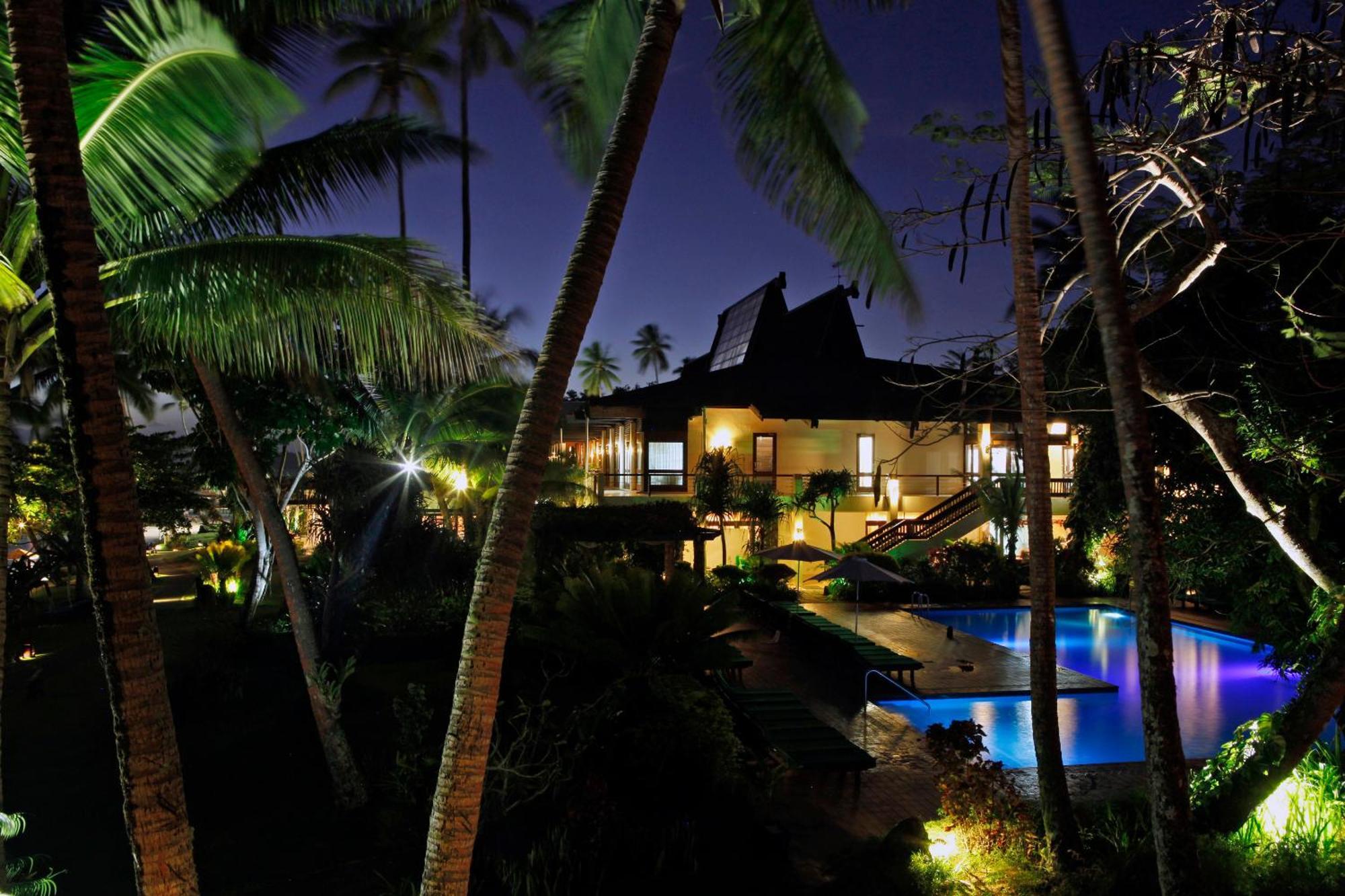 The Warwick Fiji Ξενοδοχείο Korolevu  Εξωτερικό φωτογραφία The resort at night