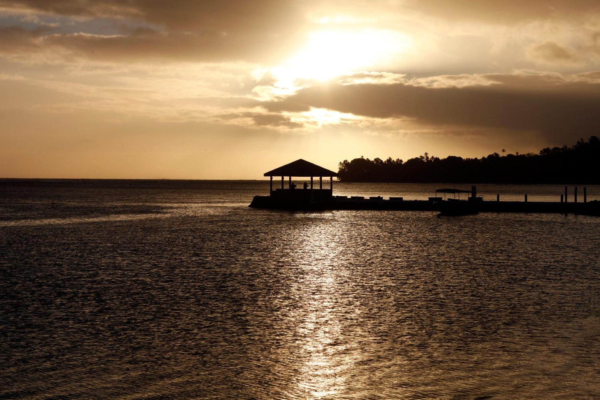 The Warwick Fiji Ξενοδοχείο Korolevu  Εξωτερικό φωτογραφία Sunset at the beach