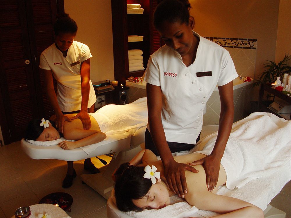 The Warwick Fiji Ξενοδοχείο Korolevu  Εξωτερικό φωτογραφία Massage in Mauritius
